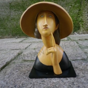 AA- Figurine Modigliani Jeanne Hébuterne avec grand chapeau de paille 