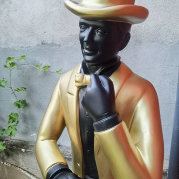 0000 - Grande statue JOHNNIE WALKER WHISKY dorée