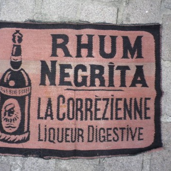 Ancien Tapis de Bar Rhum Négrita La Corrèzienne Liqueur Digestive Apéritif Comptoir Estaminet Bistrot Tapis de Jeux