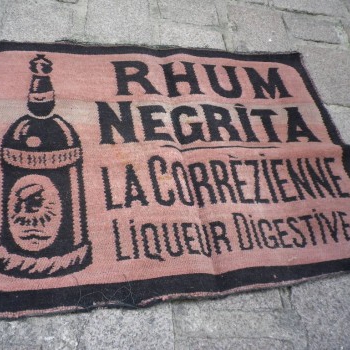 Ancien Tapis de Bar Rhum Négrita La Corrèzienne Liqueur Digestive Apéritif Comptoir Estaminet Bistrot Tapis de Jeux