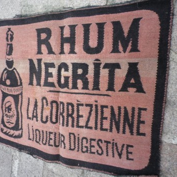 Ancien Tapis de Bar Rhum Négrita La Corrèzienne Liqueur Digestive Apéritif Comptoir Estaminet Bistrot Tapis de Jeux