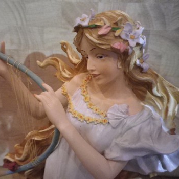 Figurine Mucha printemps Art nouveau