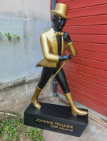 00000 - Grande statue JOHNNIE WALKER WHISKY dorée