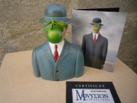 Figurine Magritte "Le fils de l'Homme" POCKET