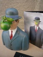 Figurine Magritte "Le fils de l'Homme" POCKET